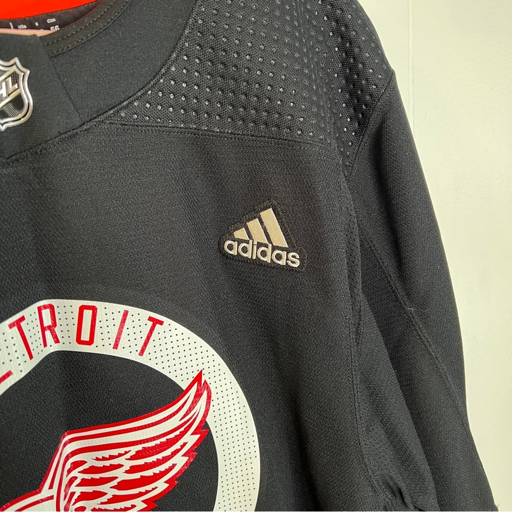 Adidas NHL Detroit Red Wings black jersey - Picture 3 of 7